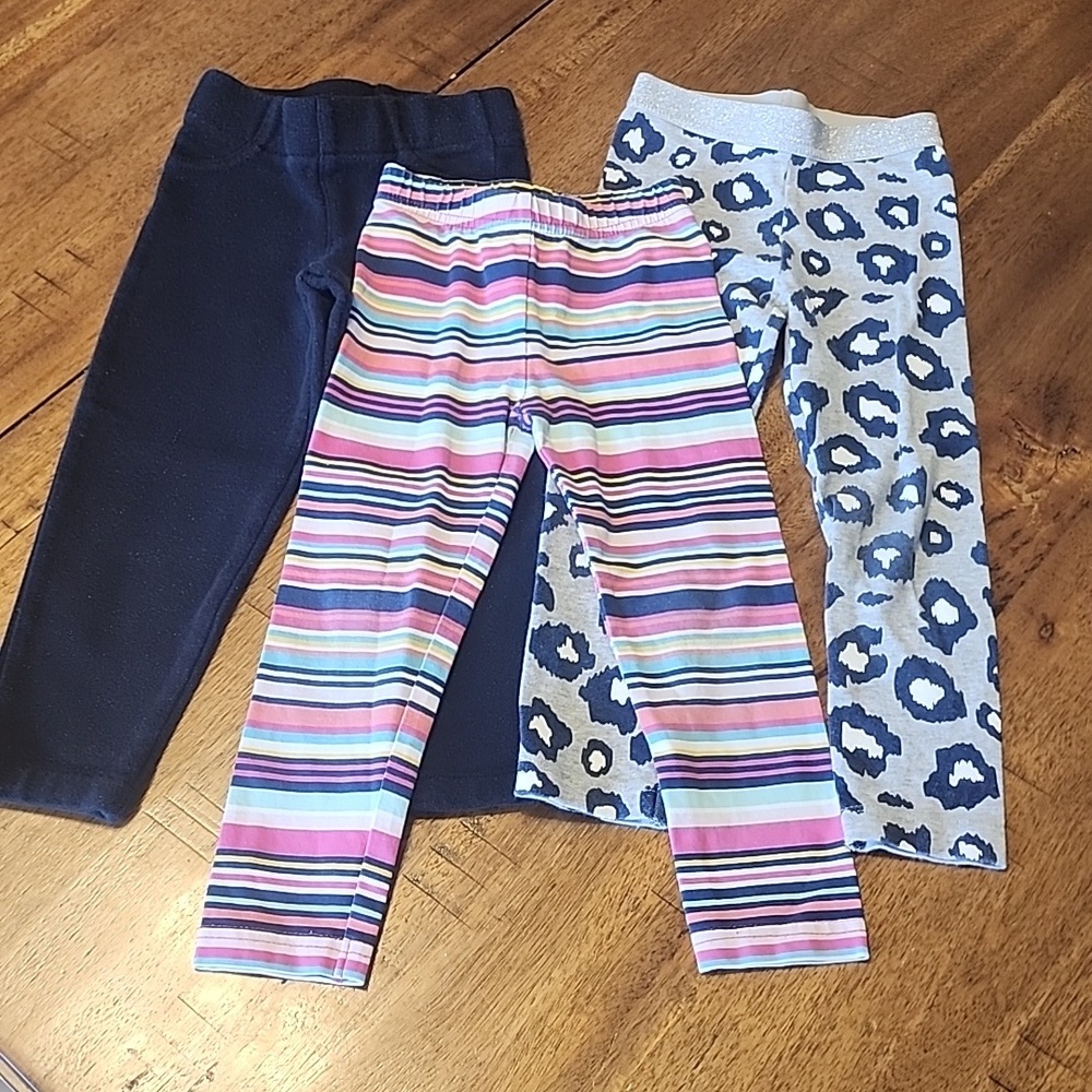 CARTERS 3 PAIR OF 2T LEGGINGS